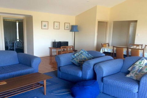 22 Broadbeach Drive - Accommodation Newcastle 6