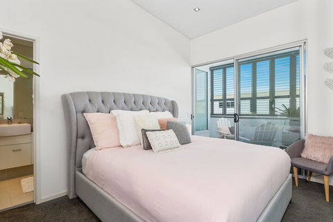 COASTAL CHIC At CASUARINA - Accommodation Airlie Beach 3