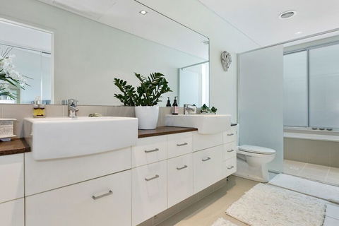 COASTAL CHIC At CASUARINA - Accommodation Airlie Beach 6