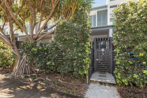 COASTAL CHIC At CASUARINA - Accommodation Airlie Beach 0