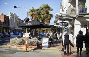 1 Bedroom Apt With Parking Stroll to Elwood Beach