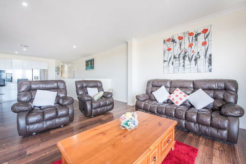 The Oasis 6 Turnberry Drive - Accommodation Directory 7