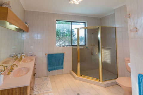 King Of North Bay 103 Gold Coast Drive - Accommodation Directory 4