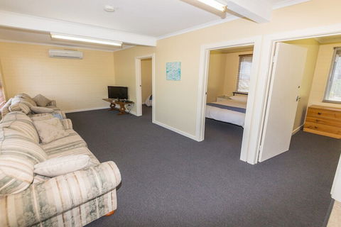Sandy Feet 31 Gold Coast Drive - Accommodation Directory 5
