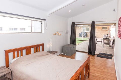 Gold Coast Views 10 Gold Coast Drive - Wagga Wagga Accommodation 4