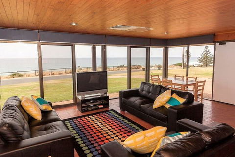 Gold Coast Views 10 Gold Coast Drive - Wagga Wagga Accommodation 2