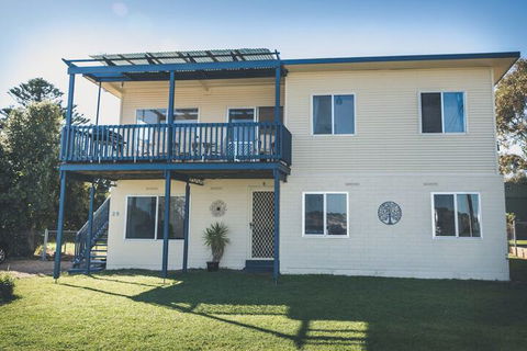 Carrickalinga Seahaven: Coastal Escape 4brm 29 Riverview Drive - Northern Rivers Accommodation 2