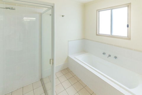 Salt 37 Oceanview Drive - Accommodation Newcastle 4