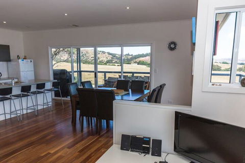 Shearers Rest 5 Davey Road - Accommodation Newcastle 6