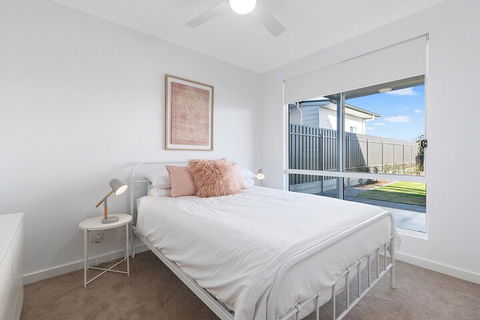 House At Normanville 22 Union Road - Mackay Tourism 5
