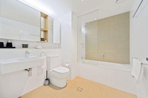 HomeHotel Spacious Luxury Apt Next To Shopping - Accommodation Find 2