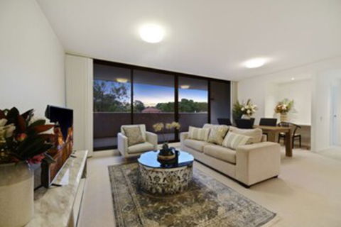 HomeHotel Spacious Luxury Apt Next To Shopping - Accommodation Find 0