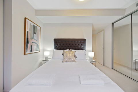 HomeHotel Spacious Luxury Apt Next To Shopping - Accommodation Find 6
