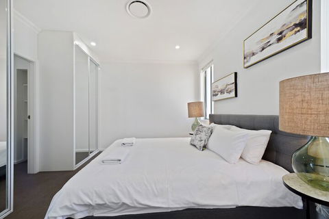 HomeHotel Luxurious 3 Bedrooms - Kingaroy Accommodation 6