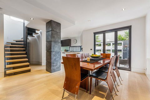Luxury Designer Townhouse Parking - Accommodation Find 5