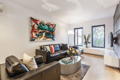 Luxury Designer Townhouse Parking - Accommodation Find 3