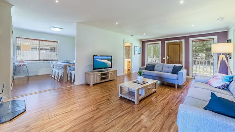 Loch Retreat 550m TO Town - Victoria Tourism 6