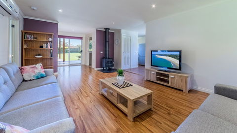 Loch Retreat 550m TO Town - Victoria Tourism 0