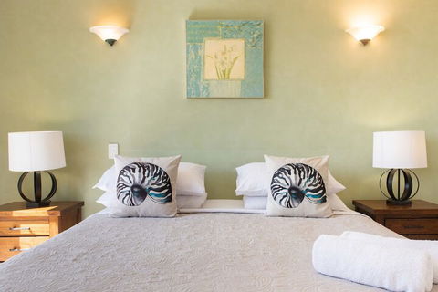 Ocean Views Galore - Airlie Beach - Wagga Wagga Accommodation 4