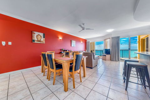 Ocean Views Galore - Airlie Beach - Wagga Wagga Accommodation 6