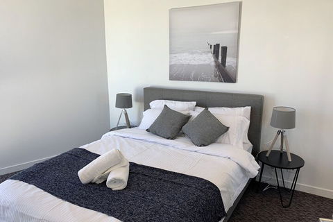 JC Water View Apartment On La Trobe - Cruises Travel 3