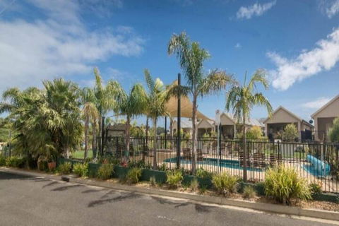 Wenneelys 26 / 45 St. Andrews Boulevard - Casino Accommodation 1