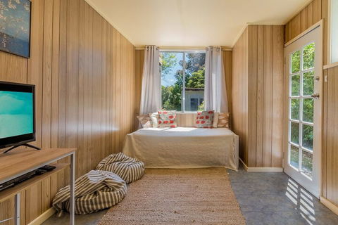 Inverloch Beach HUT Close TO Beach & Shops! - Northern Rivers Accommodation 3