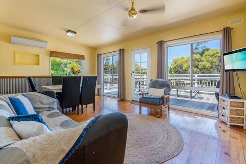 Inverloch Beach HUT Close TO Beach & Shops! - Northern Rivers Accommodation 7