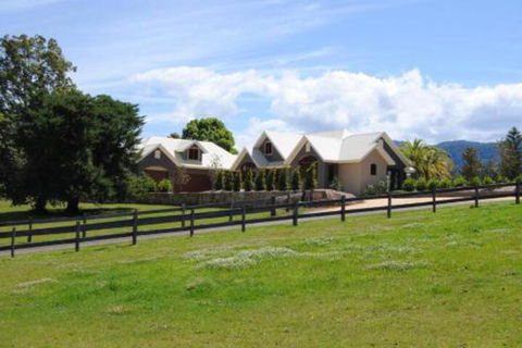Colorado Beauty Nestled In The Heart Of Bonville - Accommodation Newcastle 3