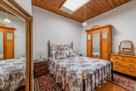 Sargeants & Armoury Cottages 1823 - Accommodation Directory 7