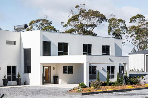 Paradise Point Tamar Valley Residence With Pool - Kingaroy Accommodation 1