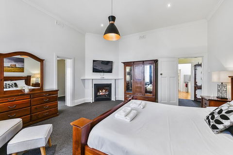 Wyatt Guest House - Tourism Townsville 1