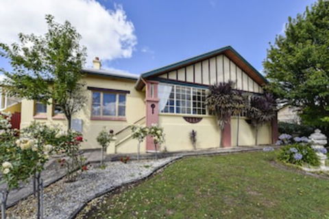 Wyatt Guest House - Tourism Townsville 0