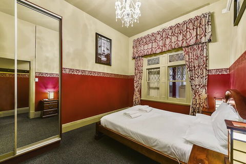 Wyatt Guest House - Tourism Townsville 4