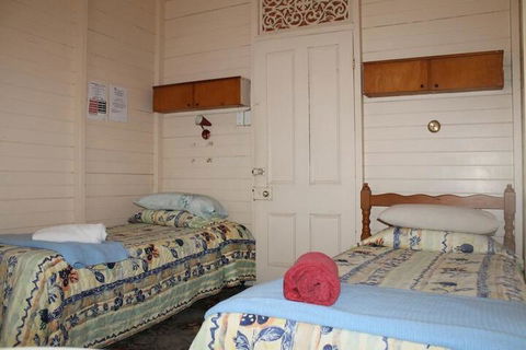 Carlon's Hotel - Tourism Townsville 2