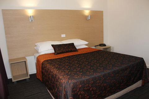 Sphinx Hotel Motel - Whitsundays Tourism 4