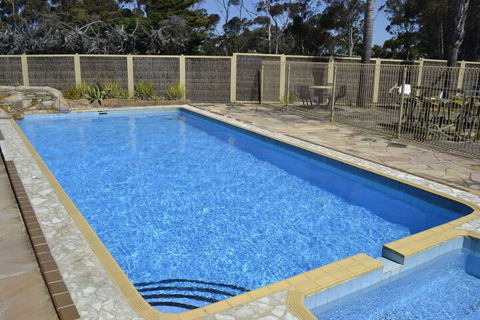 Sphinx Hotel Motel - Whitsundays Tourism 3