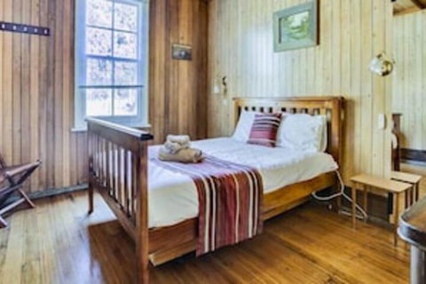 Lake Leake Inn - Holiday Melbourne 0