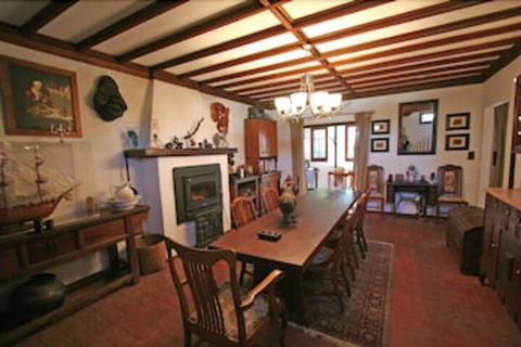 The Table Guesthouse - Lightning Ridge Tourism 3