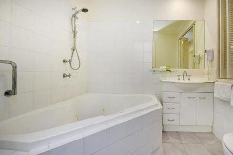 Aqualuna Beach Resort Unit 25 - Holiday Melbourne 3