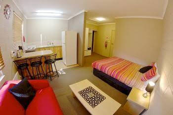 Snowlands Apartments - Lightning Ridge Tourism 4