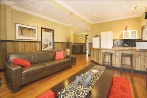 Top Of The Range Retreat - Accommodation Yamba 2