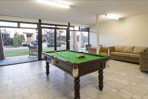 Regency Beach Club - Holiday Melbourne 5