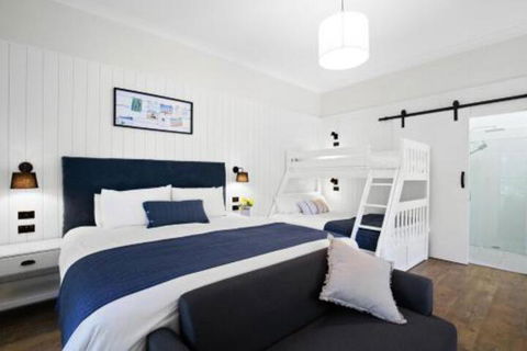 Surfaris Retreat - Accommodation Redcliffe 1
