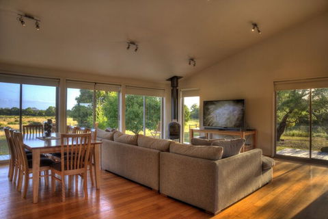 Mountain View - Accommodation QLD 7