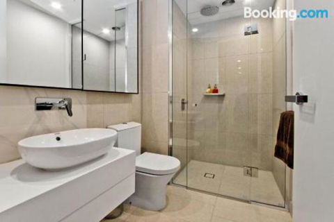 Along Melbournes Magic Boulevard - Accommodation Broken Hill 7