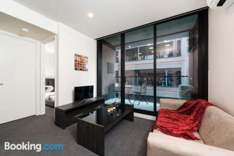 Along Melbournes Magic Boulevard - Accommodation Broken Hill 4