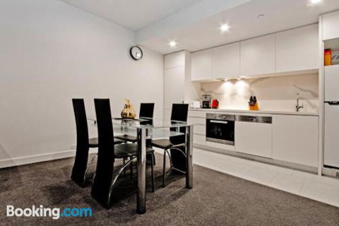 Along Melbournes Magic Boulevard - Accommodation Broken Hill 2