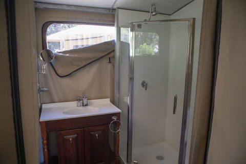Castaways Moreton Island - Accommodation Newcastle 2