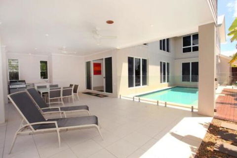 60 Beachway Parade Marcoola 500 BOND Linen Supplied - Holiday Melbourne 3